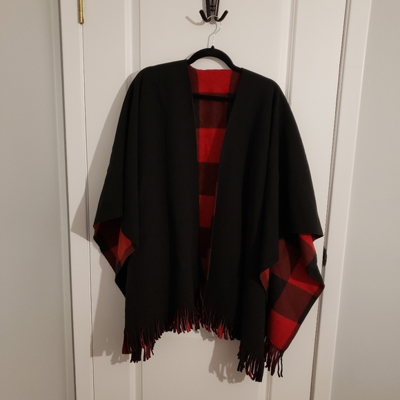 MARINA LUNA Black Reversible Fringe Shawl Poncho - Picture 4 of 5